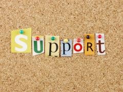 Auf einer Pinnwand steht "Support".